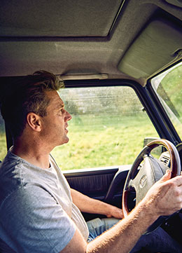 Landwirt im Auto (Foto)