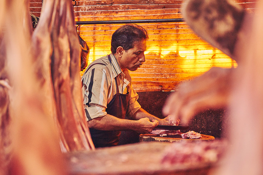 Butcher at work (photo)