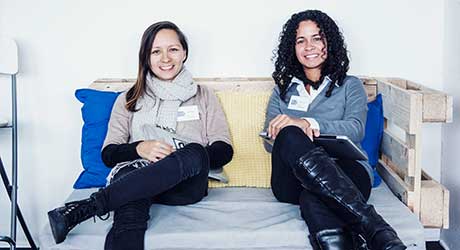 Poshpacker Founder Anna Kojzar und Tania Cruz (photo)